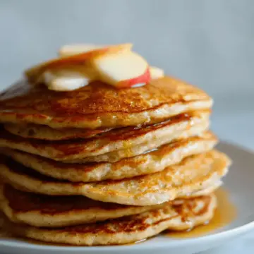 Healthy Oatmeal Apple Pancakes (Flourless & Easy)