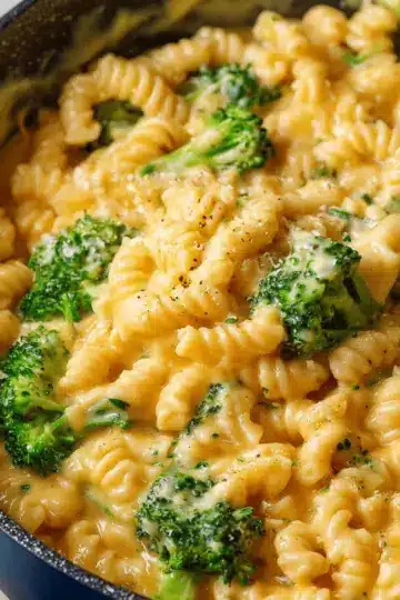 One Pot Healthy Broccoli Mac and Cheese
