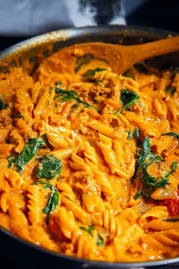 One Pot Creamy Tomato Pasta (with beef and spinach)