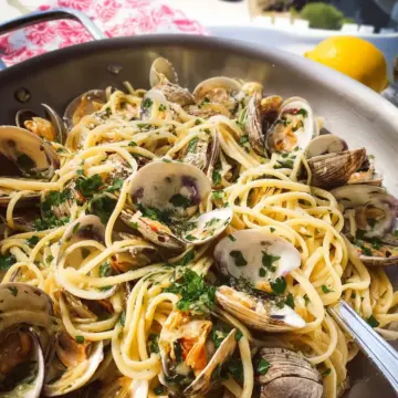 Linguine with Clams (Linguine alle Vongole)