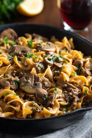 One Pan Ground Beef Stroganoff