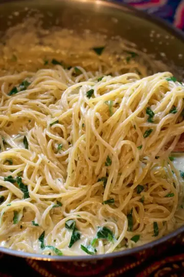 One Pot Creamy Garlic Pasta